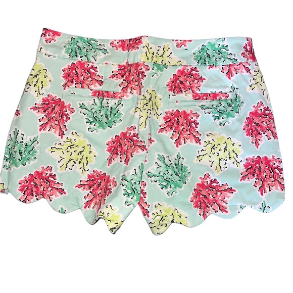 Crown & Ivy Shelby Botanicals Scalloped Hem Chino Stretch Shorts - Picture 2 of 4